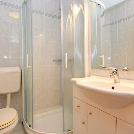 Nice In With 2 Bedrooms And Wifi