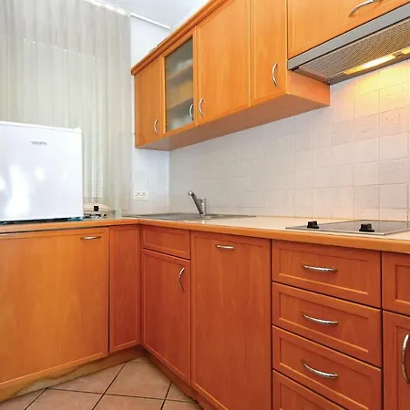 Appartamento Nice In With 2 Bedrooms And Wifi Pirano