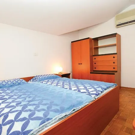 Nice In With 2 Bedrooms And Wifi