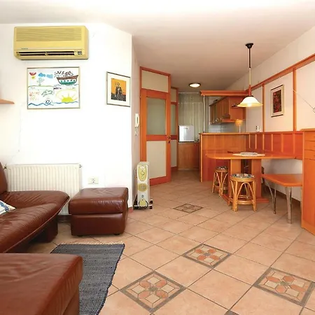 Nice In With 2 Bedrooms And Wifi Appartamento